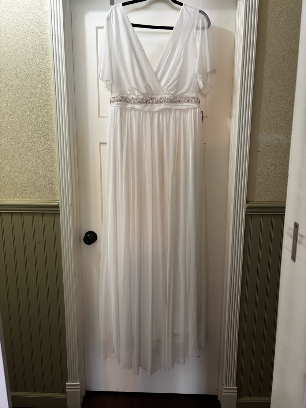 Bridal Elegant White V-Neck Chiffon Maxi Dress with Embellished Waist
